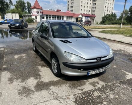 Серый Пежо 206, объемом двигателя 1.1 л и пробегом 211 тыс. км за 2100 $, фото 1 на Automoto.ua