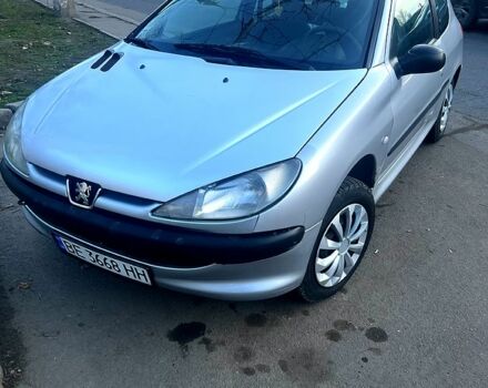 Серый Пежо 206, объемом двигателя 1.4 л и пробегом 200 тыс. км за 2000 $, фото 1 на Automoto.ua