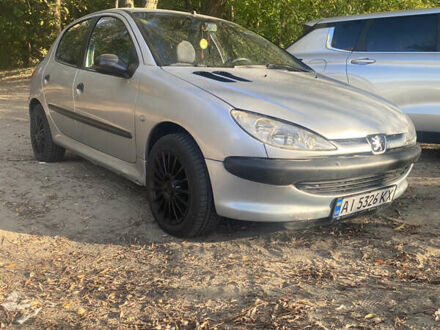 Сірий Пежо 206, об'ємом двигуна 1.36 л та пробігом 339 тис. км за 1999 $, фото 1 на Automoto.ua