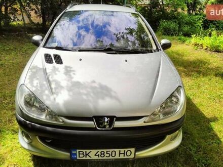 Сірий Пежо 206, об'ємом двигуна 1.59 л та пробігом 176 тис. км за 3400 $, фото 1 на Automoto.ua