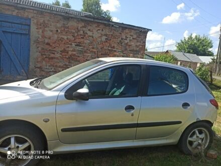 Серый Пежо 206, объемом двигателя 1.4 л и пробегом 250 тыс. км за 1000 $, фото 1 на Automoto.ua