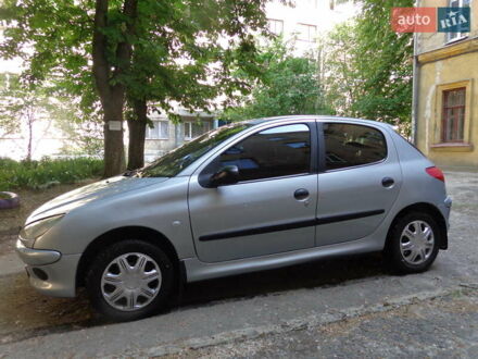 Пежо 206 2002 у Дніпро (Дніпропетровську) на Automoto.ua Сірий Пежо 206, об'ємом двигуна 1.36 л та пробігом 243 тис. км за 2850 $, фото 1 на Automoto.ua