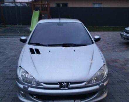 Серый Пежо 206, объемом двигателя 1.59 л и пробегом 152 тыс. км за 4200 $, фото 1 на Automoto.ua