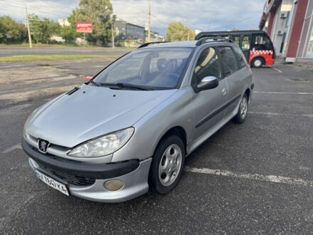 Пежо 206 2003 у Харкові на Automoto.ua Сірий Пежо 206, об'ємом двигуна 1.4 л та пробігом 200 тис. км за 1750 $, фото 1 на Automoto.ua