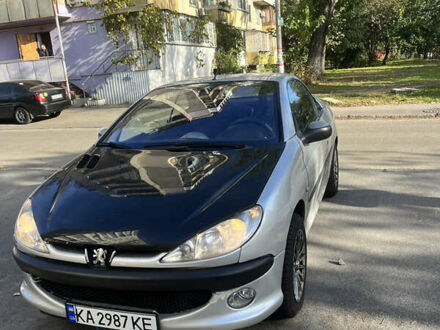 Серый Пежо 206, объемом двигателя 1.59 л и пробегом 220 тыс. км за 2700 $, фото 1 на Automoto.ua