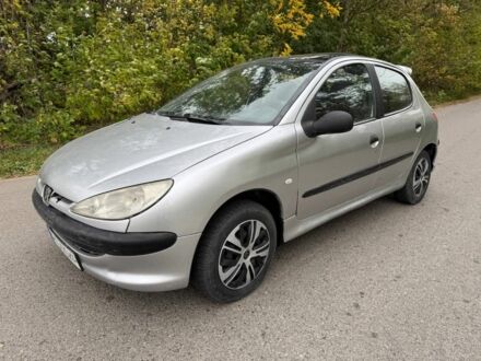 Серый Пежо 206, объемом двигателя 1.4 л и пробегом 175 тыс. км за 2850 $, фото 1 на Automoto.ua