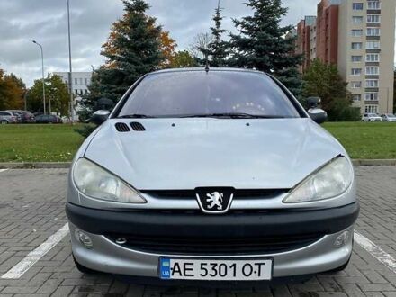 Пежо 206 2003 в Днепре (Днепропетровске) на Automoto.ua Серый Пежо 206, объемом двигателя 1.1 л и пробегом 150 тыс. км за 3000 $, фото 1 на Automoto.ua