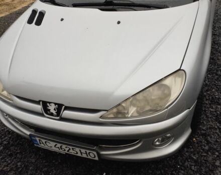 Серый Пежо 206, объемом двигателя 1.4 л и пробегом 227 тыс. км за 2800 $, фото 1 на Automoto.ua