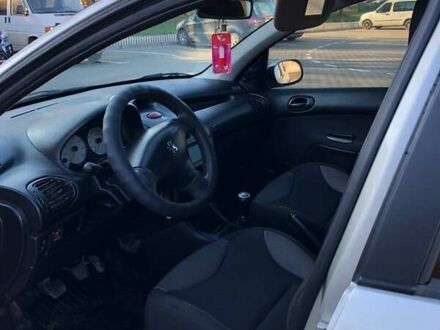 Серый Пежо 206, объемом двигателя 1.4 л и пробегом 280 тыс. км за 3300 $, фото 1 на Automoto.ua