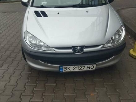 Серый Пежо 206, объемом двигателя 1.1 л и пробегом 180 тыс. км за 2700 $, фото 1 на Automoto.ua