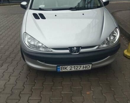Серый Пежо 206, объемом двигателя 1.1 л и пробегом 180 тыс. км за 2700 $, фото 1 на Automoto.ua