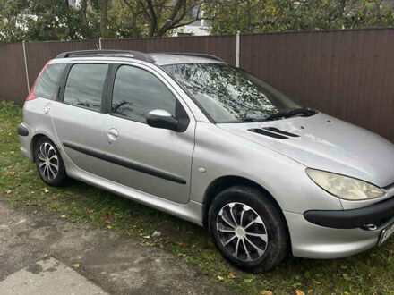 Сірий Пежо 206, об'ємом двигуна 1.36 л та пробігом 220 тис. км за 3000 $, фото 1 на Automoto.ua