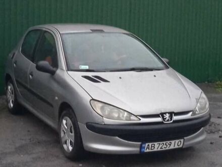 Сірий Пежо 206, об'ємом двигуна 1.4 л та пробігом 300 тис. км за 1999 $, фото 1 на Automoto.ua