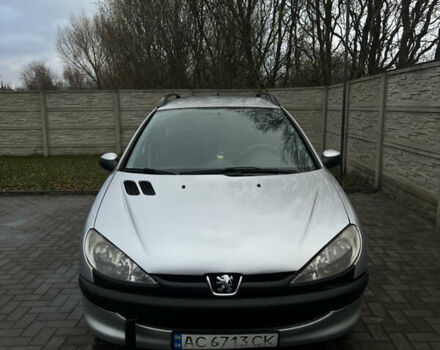 Сірий Пежо 206, об'ємом двигуна 1.36 л та пробігом 220 тис. км за 3800 $, фото 1 на Automoto.ua