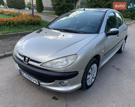 Серый Пежо 206, объемом двигателя 1.36 л и пробегом 115 тыс. км за 2500 $, фото 1 на Automoto.ua