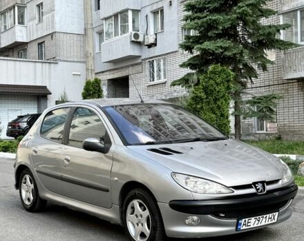 Серый Пежо 206, объемом двигателя 1.4 л и пробегом 300 тыс. км за 3500 $, фото 1 на Automoto.ua