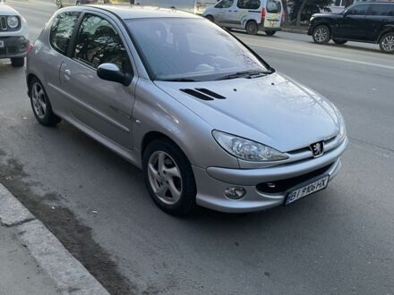 Серый Пежо 206, объемом двигателя 1.4 л и пробегом 178 тыс. км за 3500 $, фото 1 на Automoto.ua