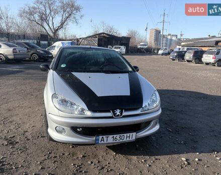 Серый Пежо 206, объемом двигателя 1.6 л и пробегом 170 тыс. км за 4100 $, фото 1 на Automoto.ua