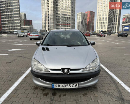Серый Пежо 206, объемом двигателя 1.4 л и пробегом 160 тыс. км за 4000 $, фото 1 на Automoto.ua