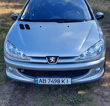 Серый Пежо 206, объемом двигателя 1.6 л и пробегом 90 тыс. км за 5500 $, фото 1 на Automoto.ua