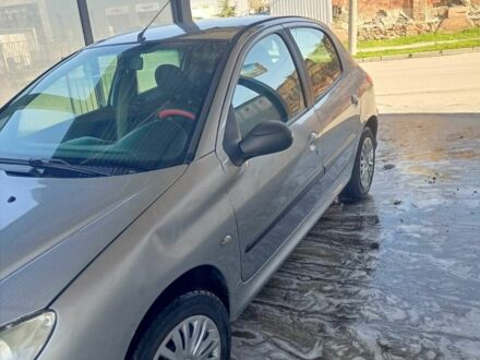 Пежо 206 2006 у Черкасах на Automoto.ua Сірий Пежо 206, об'ємом двигуна 1 л та пробігом 200 тис. км за 3265 $, фото 1 на Automoto.ua