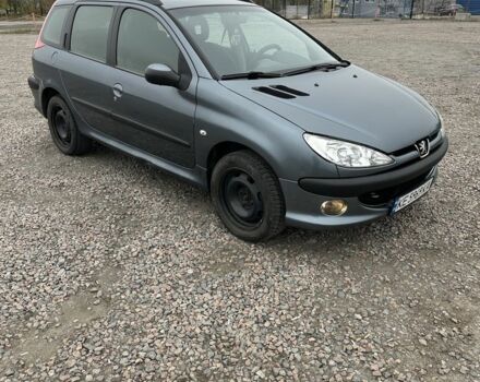 Серый Пежо 206, объемом двигателя 1.4 л и пробегом 209 тыс. км за 3700 $, фото 1 на Automoto.ua
