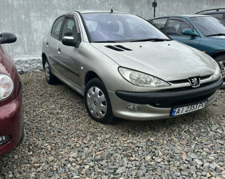 Сірий Пежо 206, об'ємом двигуна 1.36 л та пробігом 200 тис. км за 3750 $, фото 1 на Automoto.ua