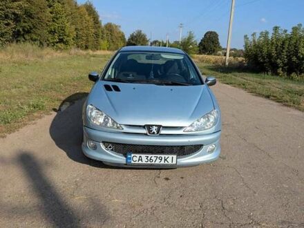 Сірий Пежо 206, об'ємом двигуна 1.59 л та пробігом 246 тис. км за 4100 $, фото 1 на Automoto.ua