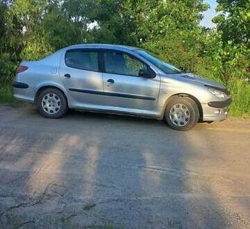 Сірий Пежо 206, об'ємом двигуна 1.36 л та пробігом 230 тис. км за 3100 $, фото 1 на Automoto.ua