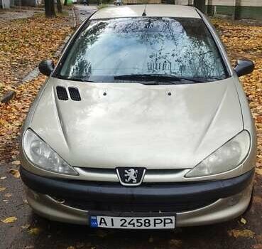Серый Пежо 206, объемом двигателя 1.4 л и пробегом 402 тыс. км за 2200 $, фото 1 на Automoto.ua