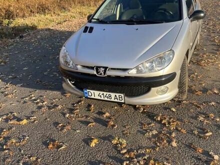 Сірий Пежо 206, об'ємом двигуна 1.36 л та пробігом 230 тис. км за 3200 $, фото 1 на Automoto.ua