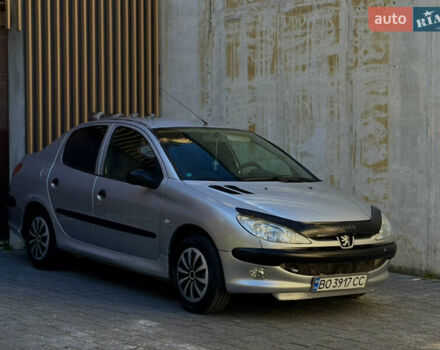 Сірий Пежо 206, об'ємом двигуна 1.36 л та пробігом 184 тис. км за 2300 $, фото 1 на Automoto.ua