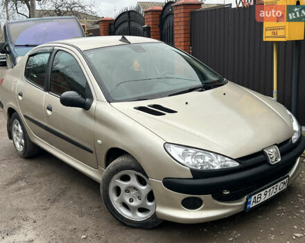 Серый Пежо 206, объемом двигателя 1.36 л и пробегом 219 тыс. км за 2650 $, фото 1 на Automoto.ua