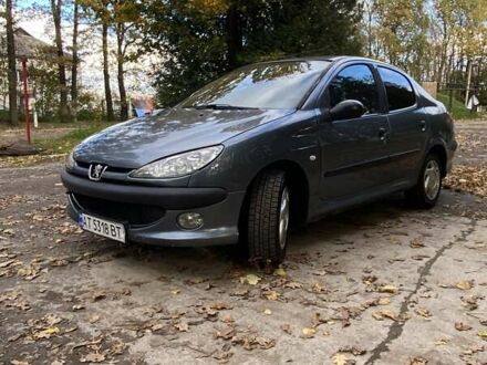 Сірий Пежо 206, об'ємом двигуна 1.36 л та пробігом 388 тис. км за 2000 $, фото 1 на Automoto.ua