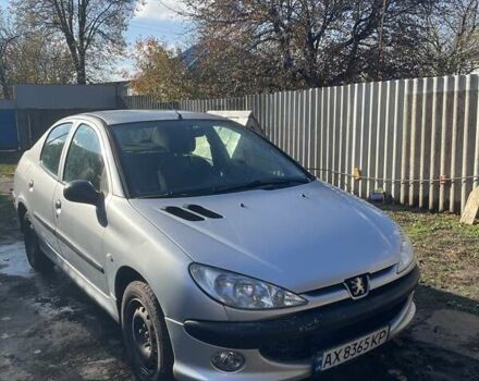 Серый Пежо 206, объемом двигателя 1.36 л и пробегом 150 тыс. км за 3500 $, фото 1 на Automoto.ua