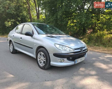 Серый Пежо 206, объемом двигателя 1.36 л и пробегом 170 тыс. км за 2600 $, фото 1 на Automoto.ua