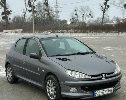Серый Пежо 206, объемом двигателя 1.4 л и пробегом 306 тыс. км за 3300 $, фото 1 на Automoto.ua