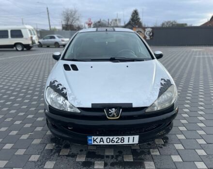 Серый Пежо 206, объемом двигателя 1.4 л и пробегом 250 тыс. км за 1900 $, фото 1 на Automoto.ua