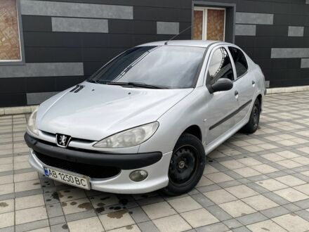 Сірий Пежо 206, об'ємом двигуна 1.4 л та пробігом 330 тис. км за 3100 $, фото 1 на Automoto.ua