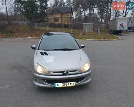 Сірий Пежо 206, об'ємом двигуна 1.36 л та пробігом 260 тис. км за 3000 $, фото 1 на Automoto.ua