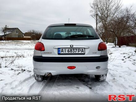 Сірий Пежо 206, об'ємом двигуна 1.4 л та пробігом 320 тис. км за 2750 $, фото 1 на Automoto.ua