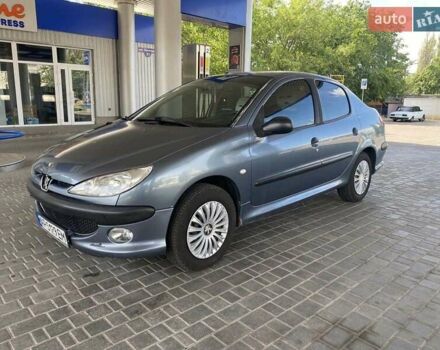 Серый Пежо 206, объемом двигателя 1.36 л и пробегом 245 тыс. км за 4499 $, фото 1 на Automoto.ua