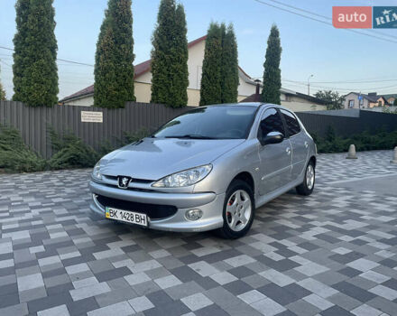 Сірий Пежо 206, об'ємом двигуна 1.36 л та пробігом 167 тис. км за 3000 $, фото 1 на Automoto.ua
