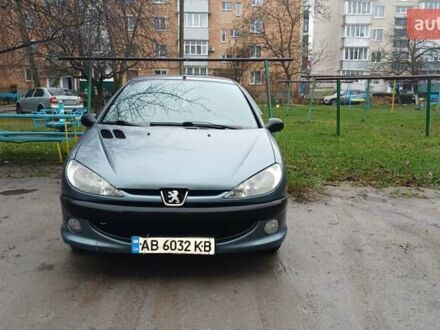 Серый Пежо 206, объемом двигателя 1.36 л и пробегом 234 тыс. км за 3000 $, фото 1 на Automoto.ua