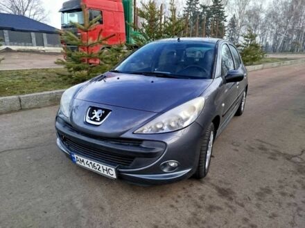 Серый Пежо 206, объемом двигателя 1.4 л и пробегом 185 тыс. км за 3900 $, фото 1 на Automoto.ua