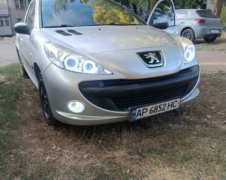 Серый Пежо 206, объемом двигателя 1.4 л и пробегом 190 тыс. км за 4999 $, фото 1 на Automoto.ua
