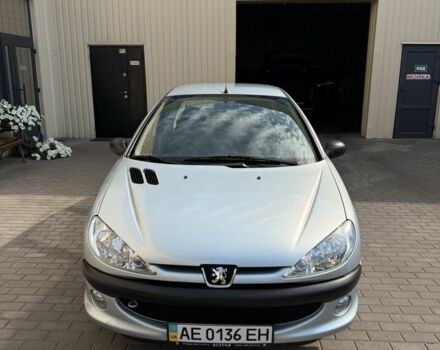 Серый Пежо 206, объемом двигателя 1.4 л и пробегом 49 тыс. км за 4700 $, фото 1 на Automoto.ua