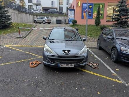 Серый Пежо 206, объемом двигателя 1.36 л и пробегом 143 тыс. км за 5000 $, фото 1 на Automoto.ua