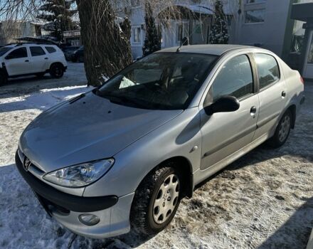 Серый Пежо 206, объемом двигателя 1.4 л и пробегом 181 тыс. км за 2500 $, фото 1 на Automoto.ua