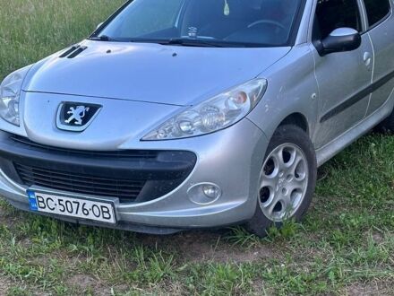 Серый Пежо 206, объемом двигателя 1.4 л и пробегом 175 тыс. км за 3800 $, фото 1 на Automoto.ua